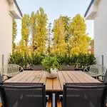 Rivazza - Free Wifi, Air Conditioning & Private Parking アパート イーモラ