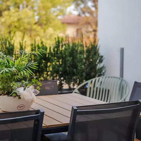 Apartmán Rivazza - Free Wifi, Air Conditioning & Private Parking *