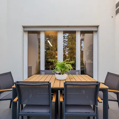Rivazza - Free Wifi, Air Conditioning & Private Parking Apartmán