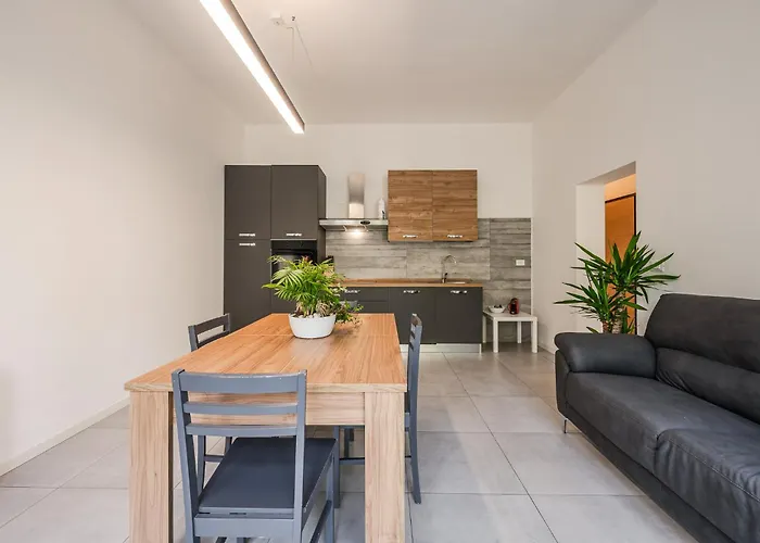 Rivazza - Free Wifi, Air Conditioning&private Parking Imola