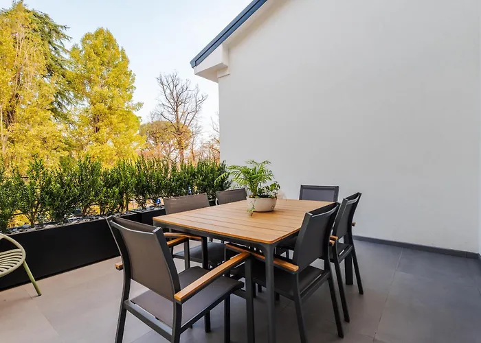 Apartmán Rivazza - Free Wifi, Air Conditioning & Private Parking